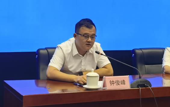 中共柳州市委组织部人才科科长钟俊峰回答:刚刚也已经说明了,2020年